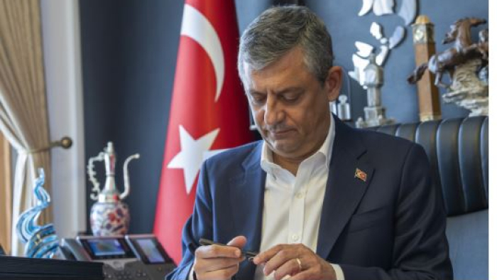 Siyasette Deprem: Özgür Özel Ve 91 Milletvekili CHP'den İstifa Etti, "Yeni Parti" Kuruluyor!